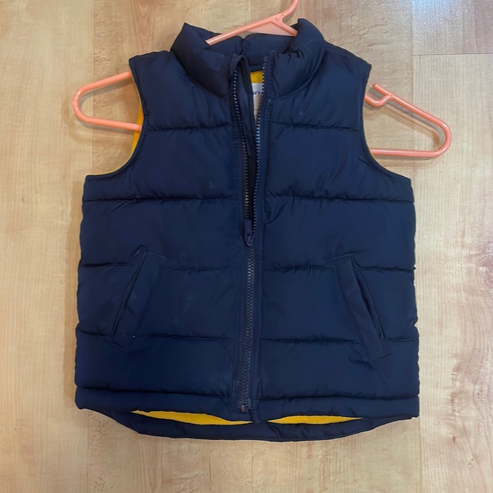 Toddler boys old navy fleece lined vest. 4T